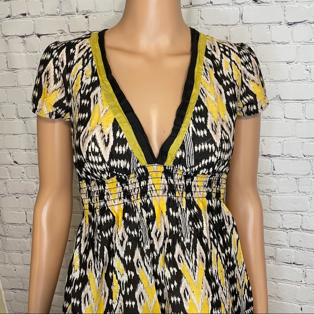Forever 21 yellow and black Abstract V-Neck Short Sleeves Long Blouse size small